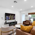 Stunning Tropical Pool House Miami Coconut Grove