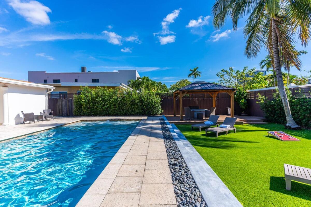 Stunning Tropical Pool House Coconut Grove Holiday home Miami