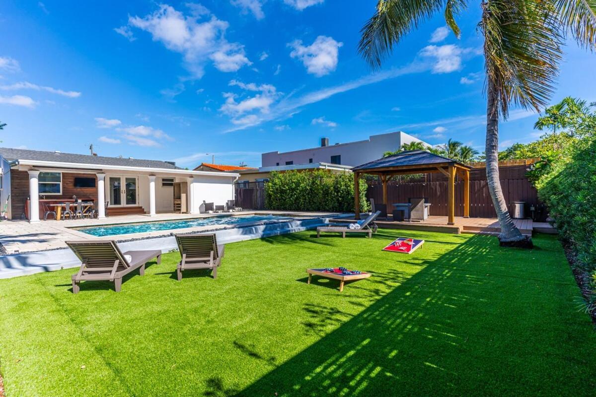 Stunning Tropical Pool House Coconut Grove *